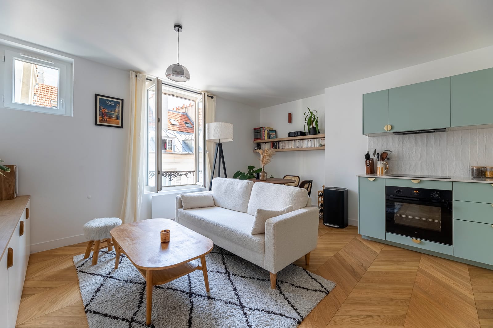 Les toits du Faubourg, Paris 10e — Séjour
